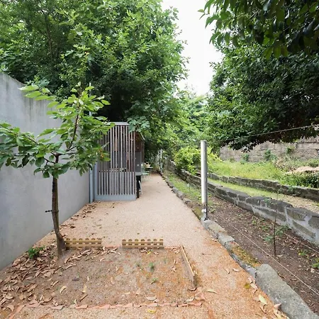 Art Mezannine With Garden Apartment