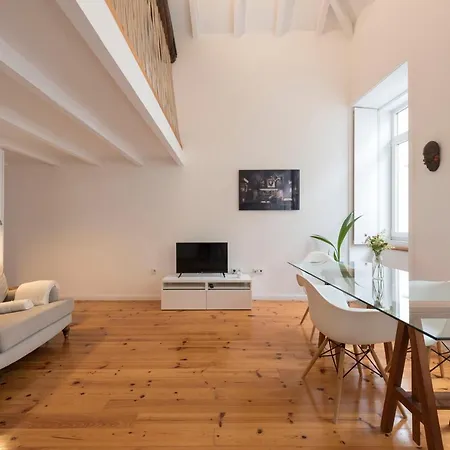 Art Mezannine With Garden Apartment